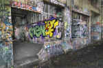 20090222_CoalPierGraffiti_0194_5_6HDRI.jpg (94464 bytes)